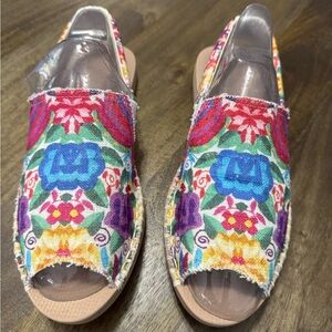 Reef’s Women’s Colorful Floral Canvas Peep-Toe Women’s Sandals 7.5